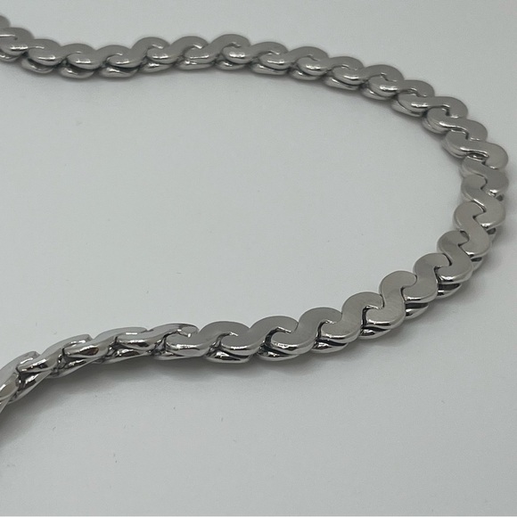 Silver tone vintage skinny chain belt. Size XS - Picture 6 of 6